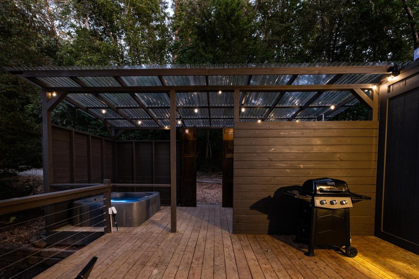 Couples Retreat: King Bed:Hot Tub:Firepit & More 蓝岭 外观 照片